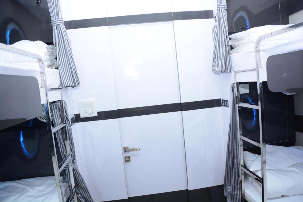 Ocean Dormitory Mumbai Exterior photo