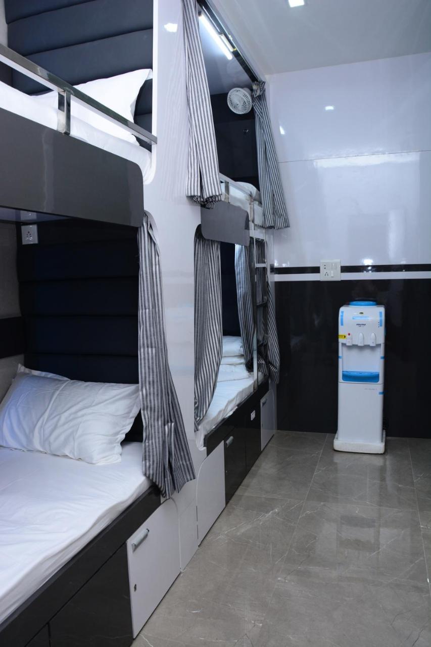 Ocean Dormitory Mumbai Exterior photo